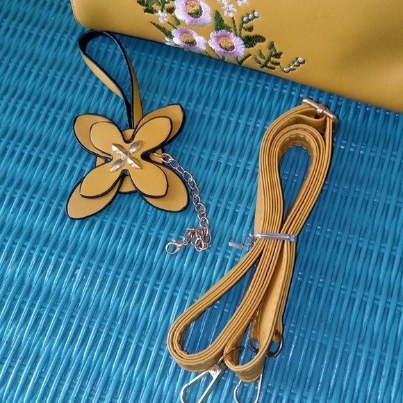 🆕 Ladies Yellow Embroidered Purse - Picture 10 of 10